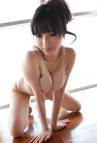 日本大胆裸体系艺人图片的海报图片